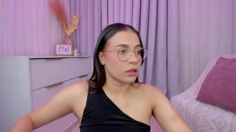 Snapshot of indiancutie_ chatting on 12.29.24 MIA online show from 12.29.24