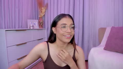 Snapshot of indiancutie_ chatting on 03.08.25 MIA online show from 03.08.25