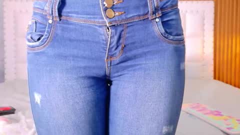 LITTLE AINHOA  online show from 10.29.25