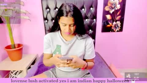 Snapshot of indianflame chatting on 11.14.25 PARADISEQUEEN online show from 11.14.25