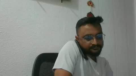 Snapshot of indianlover1433 chatting on 10.25.25 Indian lover online show from 10.25.25