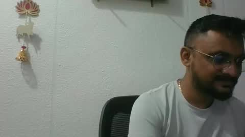 Snapshot of indianlover1433 chatting on 10.27.25 Indian lover online show from 10.27.25