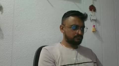 Snapshot of indianlover1433 chatting on 10.31.25 Indian lover online show from 10.31.25