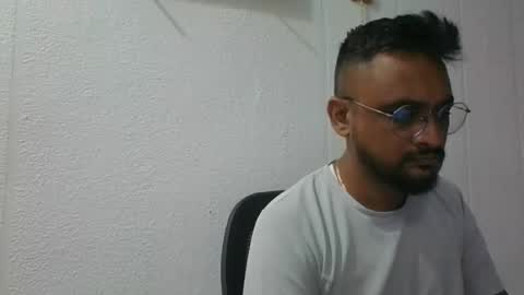 Snapshot of indianlover1433 chatting on 11.04.25 Indian lover online show from 11.04.25