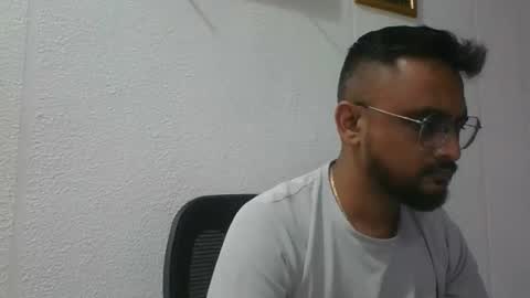 Snapshot of indianlover1433 chatting on 11.06.25 Indian lover online show from 11.06.25