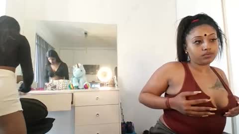 Snapshot of indianpandora chatting on 10.28.25 indianpandora online show from 10.28.25