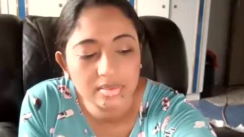 Snapshot of indianplaygal69 chatting on 10.10.25 Indianpalgal69 online show from 10.10.25
