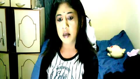 Snapshot of indianpleasures21 chatting on 06.30.26 indianpleasures21 online show from 06.30.26