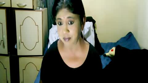 Snapshot of indianpleasures21 chatting on 07.02.26 indianpleasures21 online show from 07.02.26