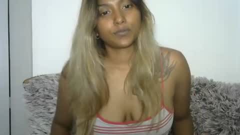 indianqtpie6 online show from 09.28.25