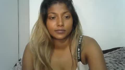 indianqtpie6 online show from 11.21.25