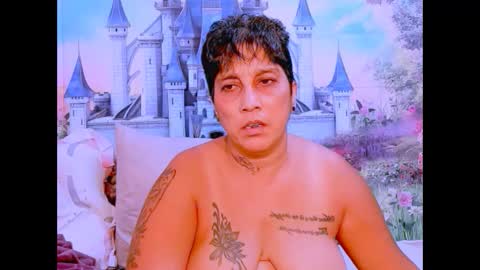 Snapshot of indianroxy07 chatting on 02.14.25 roxy online show from 02.14.25