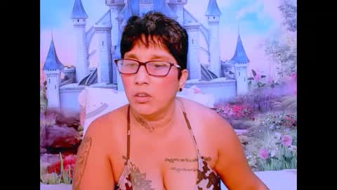 Snapshot of indianroxy07 chatting on 02.14.25 roxy online show from 02.14.25