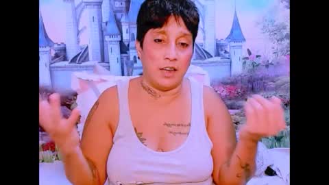 Snapshot of indianroxy07 chatting on 02.15.25 roxy online show from 02.15.25