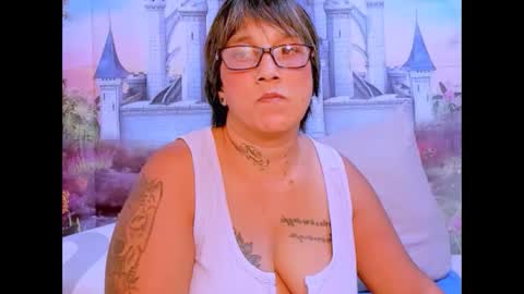 Snapshot of indianroxy07 chatting on 09.10.25 roxy online show from 09.10.25