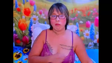 Snapshot of indianroxy07 chatting on 10.10.25 roxy online show from 10.10.25