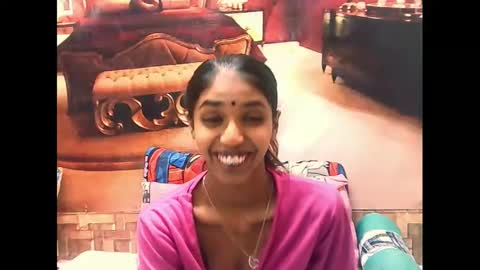Snapshot of indiansexyslender4u2luv chatting on 10.13.25 indiansexyslender4u2luv online show from 10.13.25