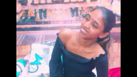 Snapshot of indiansexyslender4u2luv chatting on 10.17.25 indiansexyslender4u2luv online show from 10.17.25