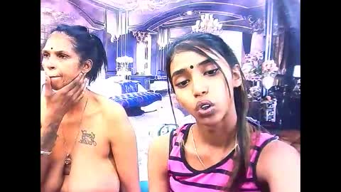 Snapshot of indiansexyslender4u2luv chatting on 10.31.25 indiansexyslender4u2luv online show from 10.31.25