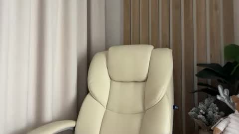 Snapshot of injaathome chatting on 02.19.26 InjaAtHome online show from 02.19.26