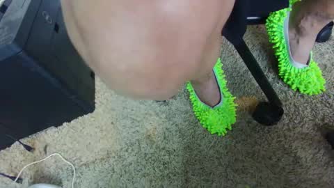 Snapshot of injmolder2 chatting on 10.08.25 Hanging Out online show from 10.08.25