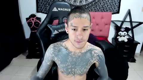 Snapshot of ink_u_buzz chatting on 01.01.25 Dani online show from 01.01.25