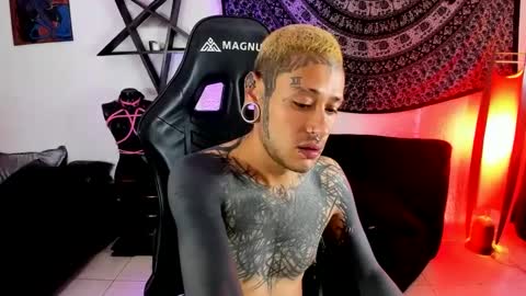 Snapshot of ink_u_buzz chatting on 09.28.25 Dani online show from 09.28.25