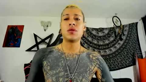 Snapshot of ink_u_buzz chatting on 10.02.25 Dani online show from 10.02.25