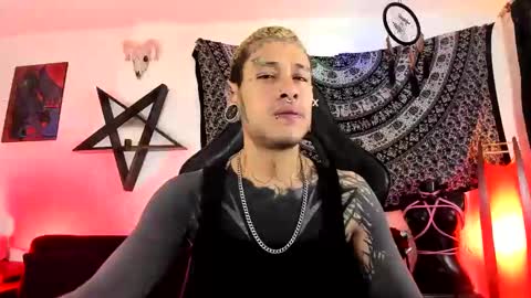 Snapshot of ink_u_buzz chatting on 10.26.25 Dani online show from 10.26.25