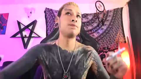 Snapshot of ink_u_buzz chatting on 10.28.25 Dani online show from 10.28.25