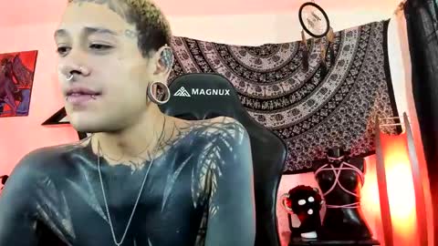 Snapshot of ink_u_buzz chatting on 10.31.25 Dani online show from 10.31.25