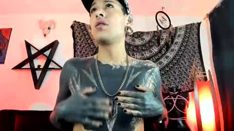 Snapshot of ink_u_buzz chatting on 11.05.25 Dani online show from 11.05.25