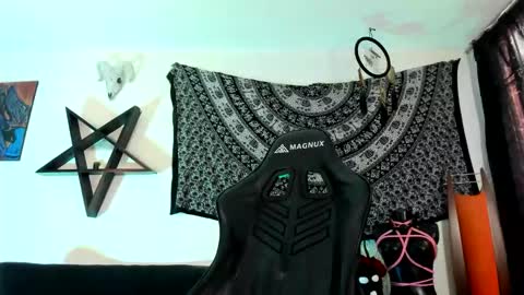 Snapshot of ink_u_buzz chatting on 11.07.25 Dani online show from 11.07.25