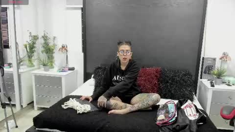 Snapshot of inkedsinners_ chatting on 06.17.26 inkedsinners_ online show from 06.17.26