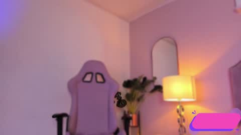 Snapshot of innana_babe chatting on 12.20.24 Innana online show from 12.20.24