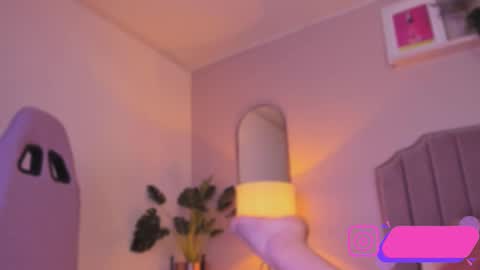 Snapshot of innana_babe chatting on 02.24.25 Innana online show from 02.24.25