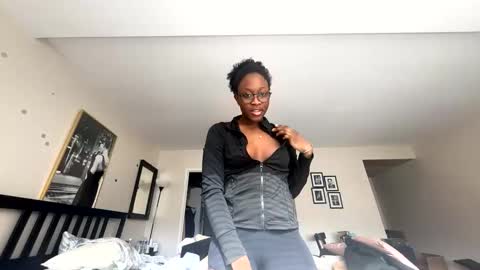 Snapshot of innerbloomenergyyyy chatting on 02.17.26 Duckyyxxox online show from 02.17.26