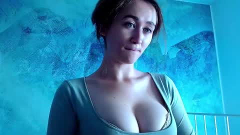 Snapshot of innnita chatting on 09.22.25 Lina online show from 09.22.25