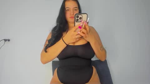 Snapshot of innocent__student18 chatting on 10.25.25 ALESSIA online show from 10.25.25