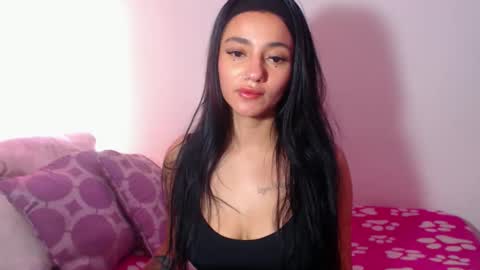 Abril online show from 11.26.25