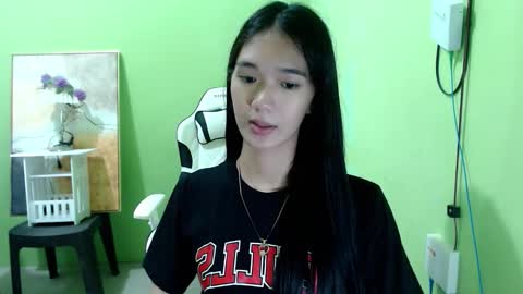 Snapshot of innocent_reign69 chatting on 10.28.25 Reign online show from 10.28.25