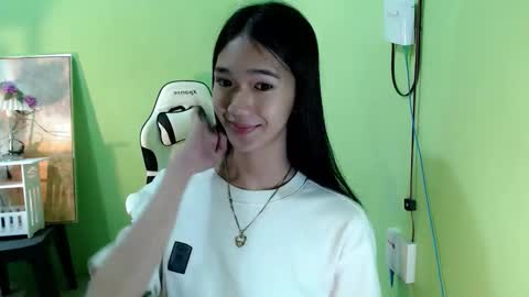 Snapshot of innocent_reign69 chatting on 10.28.25 Reign online show from 10.28.25