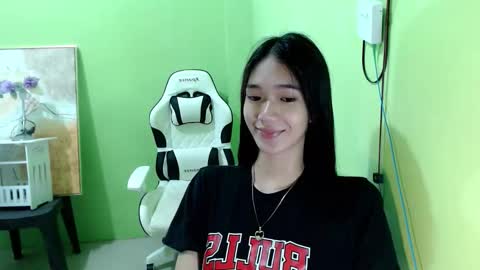 Snapshot of innocent_reign69 chatting on 11.07.25 Reign online show from 11.07.25