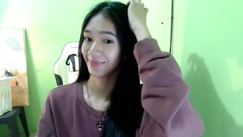 Snapshot of innocent_reign69 chatting on 11.17.25 Reign online show from 11.17.25