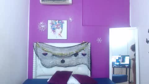 Snapshot of innocent_sexybaby chatting on 11.05.25 innocent_sexybaby online show from 11.05.25