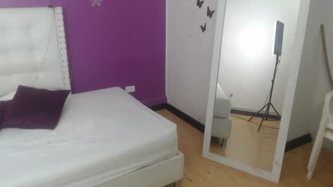 Snapshot of innocent_sexybaby chatting on 11.18.25 innocent_sexybaby online show from 11.18.25