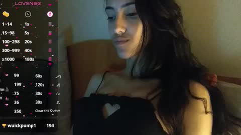 Laroa online show from 12.17.24