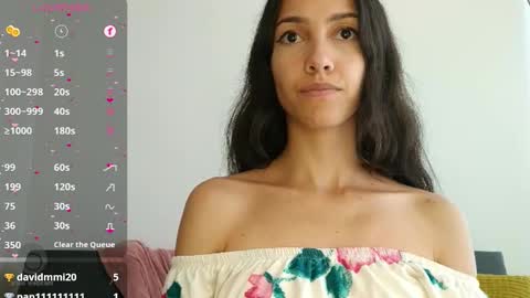 Laroa online show from 01.15.25