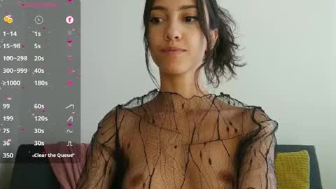 Laroa online show from 01.20.25