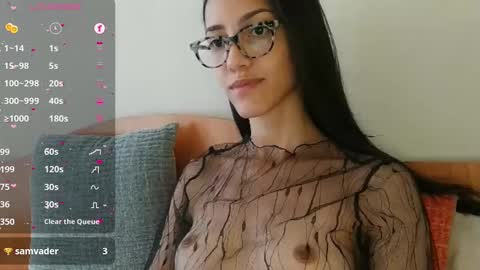 Laroa online show from 01.28.25